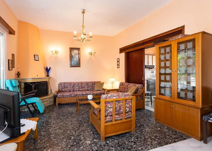 Sunset Retreat With Panoramic Sea Views