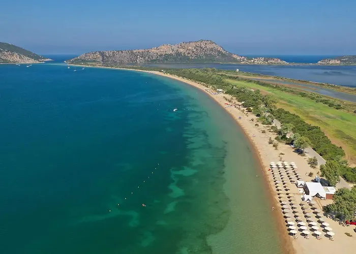 Sunset Retreat With Panoramic Sea Views